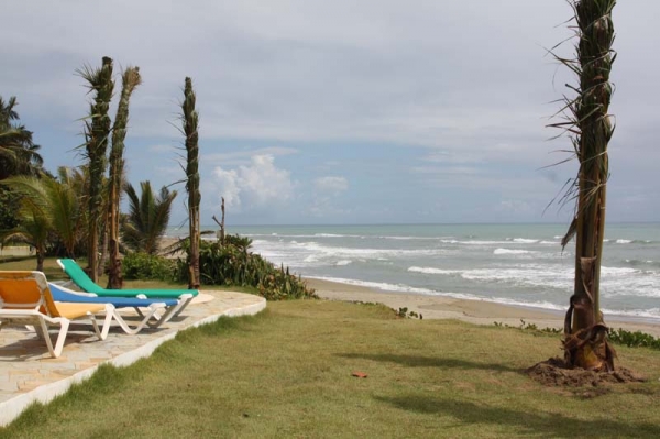 Quiet fully furnished beachfront apartment vacation rental in Cabarete